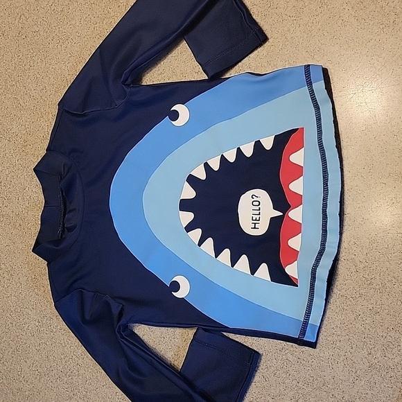 Carter's Shark Rashguard With Swimtrunks SIZE 2T - Picture 3 of 8